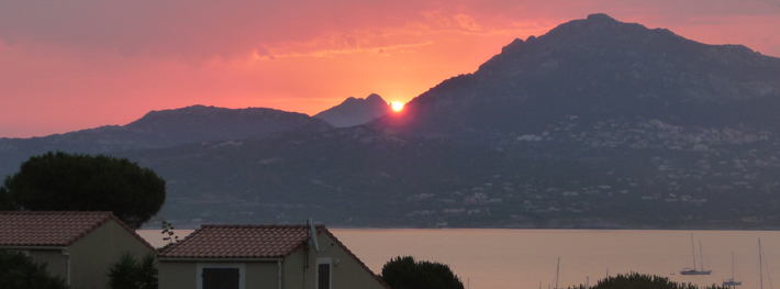 Lever de soleil sur la baie de Calvi (Haute Corse)